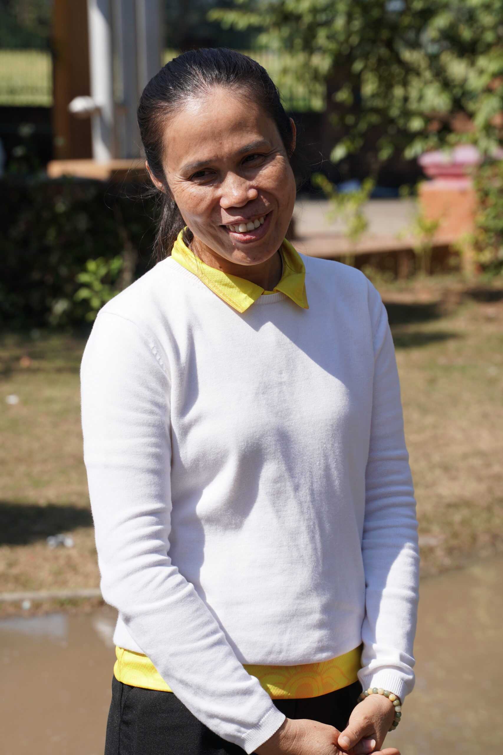 Sukanya Thongtha, teacher and leader of the Jae Dee Mae Krua’s School Lunch Initiative The school relies entirely on produce from local small-scale farmers, while the school<br />
garden is only used for learning. In the future, however, the garden may yield enough<br />
produce for school meals, allowing the children to grow their own healthy and<br />
sustainable veggies. In any case, what’s most important is that the kids will grow up<br />
with this knowledge, put it into practice and share it with their own kids and loved<br />
ones.